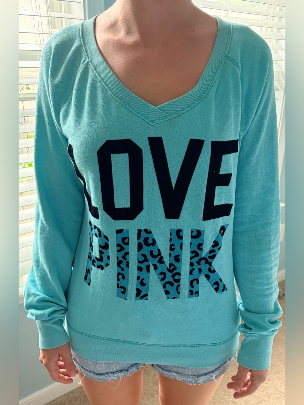 Victoria’s Secret PINK Sweatshirt Size Small April 2011